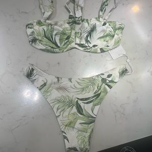 Monday Swimwear Clovelly Top (M) and Byron bottom (M) in Palma green